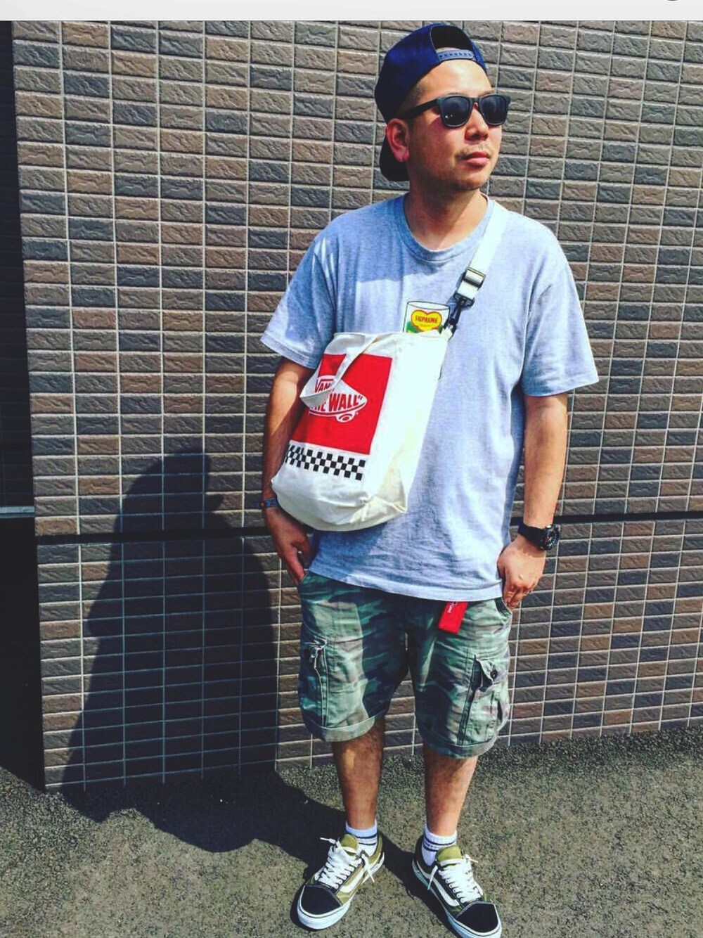 「supreme、VANS、NEWERA、American Eagle、おしゃれさんと繋がりたい、お洒落さんとつながりたい、服好きな人と繋がりたい、フォローミー、過去code、パパコーデ」｜「neweraのアイテム（キャップ、ブルー系）」を使った、ushikyoさん（メンズ・176cm）の秋コーディネートの1枚目の写真
