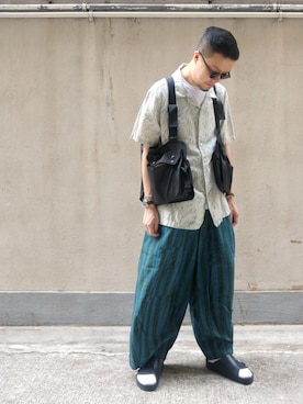 「MIS（エムアイエス）のアイテム（トップス）」を使った、Paak Chanさん（メンズ・172cm）の春コーディネート