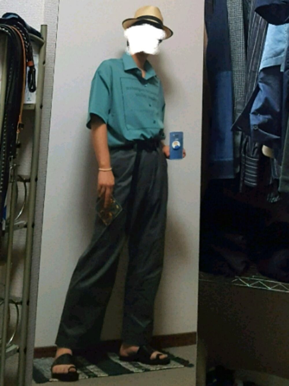 「ストローハット、レッター、ビッグシャツ、ノーブルプロダクト、ワイドパンツ、コムサイズム(COMME CA ISM)、レザーサンダル、アリス、ユッタニューマン、むぎわら帽子」｜「Retterのアイテム（ハット、ベージュ系）」を使った、ダイテンさん（メンズ・174cm）の夏コーディネートの1枚目の写真