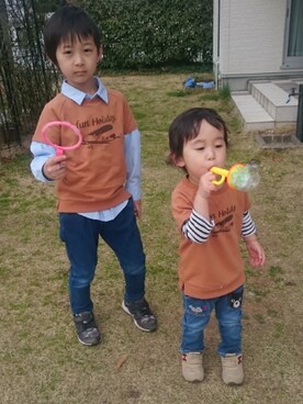 「BREEZE（ブリーズ）のスキニーデニムニットパンツ 10分丈（デニムパンツ、ブルー系）」を使った、るいさん（キッズ・120cm）の春コーディネート