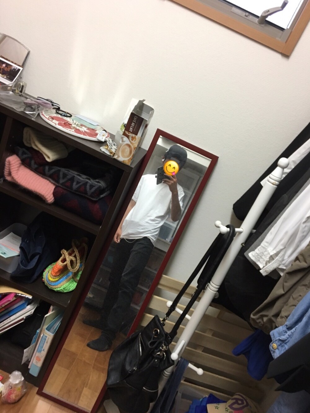 「H&Mのアイテム（Tシャツ/カットソー、ホワイト系）」を使った、SorAさん（メンズ・173cm）の夏コーディネートの1枚目の写真