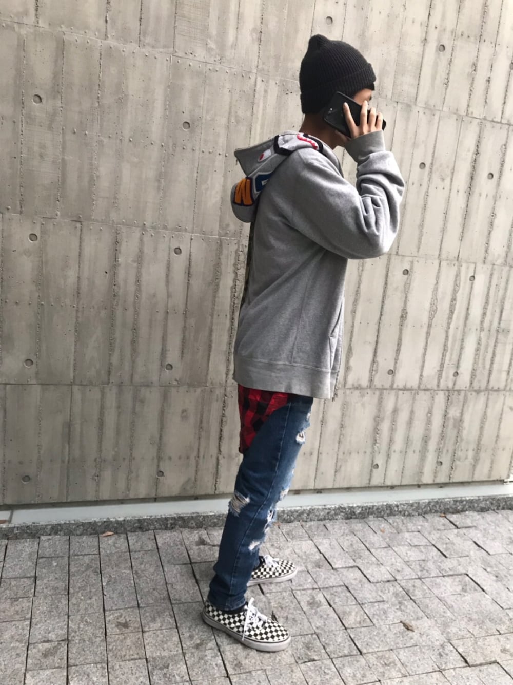 「BAPE KIDS by a bathing apeのアイテム（モッズコート、グレー系）」を使った、Ja Keさん（メンズ・170cm）の春コーディネートの1枚目の写真