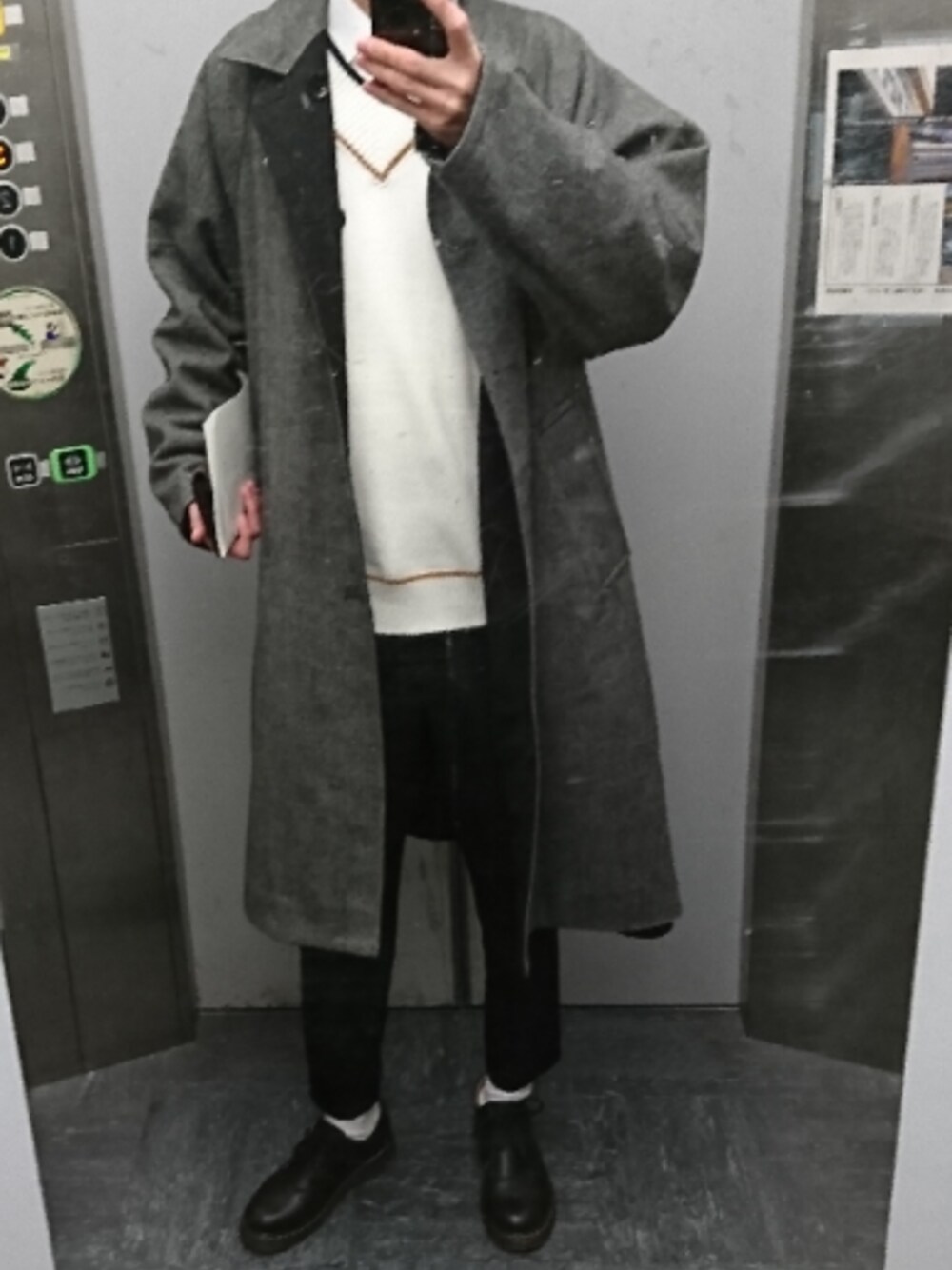 「チルデンニット、年末WEAR感謝祭」｜「HAREのリバーシブルビッグステンカラーコート(HARE)（ステンカラーコート、ブラック系）」を使った、tatsuyakunさん（メンズ・172cm）の冬コーディネートの1枚目の写真