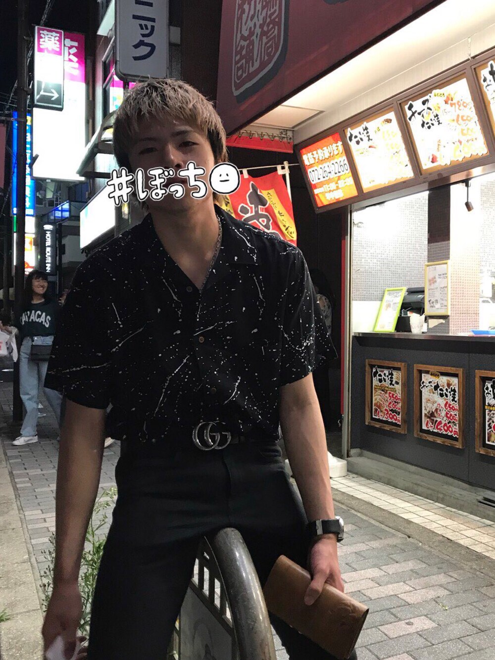 「シャツスタイル、菅田将暉、GUCCI、美容学生、おしゃれさんと繋がりたい、シンプルコーデ、休日スタイル、黒スキニー」｜「no brandのアイテム（シャツ/ブラウス、ブラック系）」を使った、Hさん（メンズ・170cm）の夏コーディネートの1枚目の写真