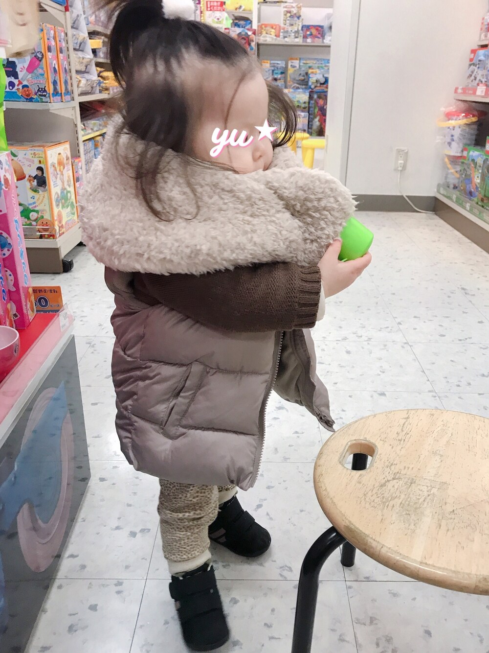 「むすめ服、ブラウン、カジュアル、女の子コーデ、2018マイベストコーデ、マフラー、モコモコ祭り、ZARA、babygap、1歳2ヶ月」｜「♡のアイテム（ママ＆ベビー、その他）」を使った、おてんばむすめさん（キッズ・70cm）の冬コーディネートの1枚目の写真