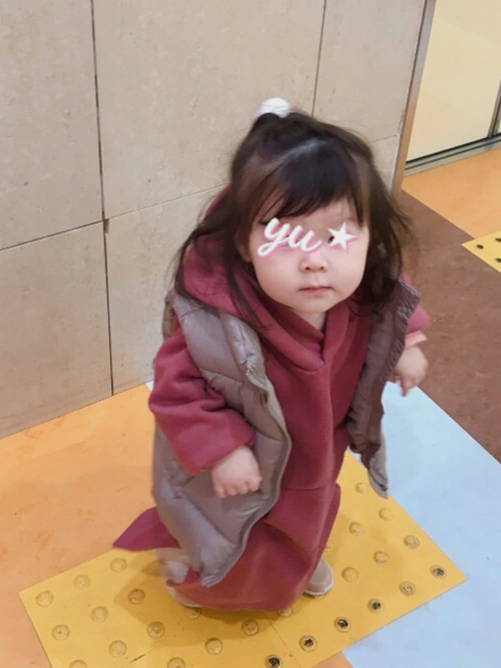 「平成最後のWEARISTAセンバツ、むすめ服、楽チンコーデ、ピンク×ベージュ、プティマイン、パーカーワンピース、リブレギンス、スリット、女の子、1歳」｜「petit mainのパーカーロングワンピース（ワンピース、ピンク系）」を使った、おてんばむすめさん（キッズ・70cm）の春コーディネートの1枚目の写真