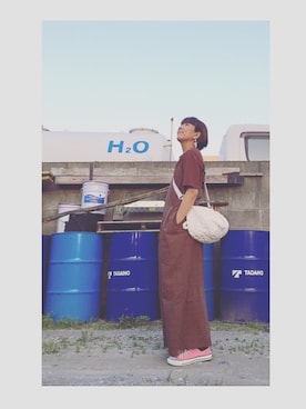 「茶色」｜「アイテム（サロペット/オーバーオール）」を使った、HYOさん（レディース・166cm）の春コーディネート