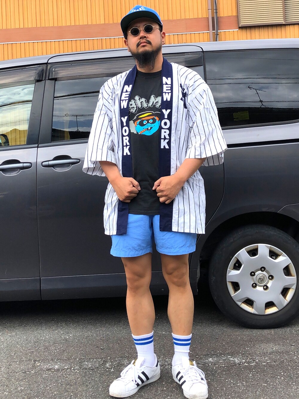 「コッキーと繋がりたい、休日スタイル、フェスコーデ、祭りコーデ、テンテンコ」｜「ニューヨークヤンキースのアイテム（ジャケット/アウター、ホワイト系）」を使った、Cokky さん（メンズ・178cm）の春コーディネートの1枚目の写真