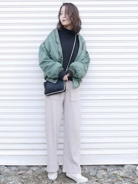 「SLY（スライ）のアイテム（MA-1）」を使った、田中日菜さん（レディース・161cm）の冬コーディネート