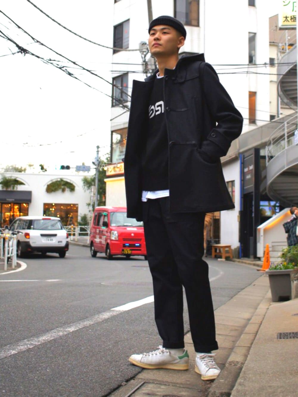 「ootd、outfit、winter、モノトーン、シンプル、コート、スニーカー、ストリート」｜「SILASのDUFFLE P COAT（ダッフルコート、グレー系）」を使った、hsmtさん（メンズ・180cm）の冬コーディネートの1枚目の写真