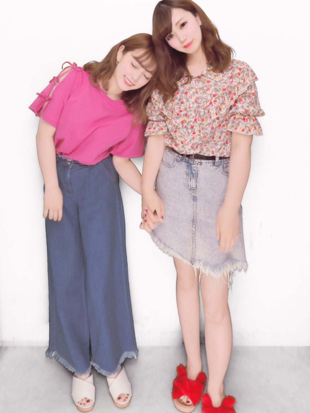 「カジュアル、WEGO、E hyphen world gallary、WC、ファーサンダル、HELLO KITTY、古川優香」｜「WEGOの∴WEGO/高橋愛コラボフリルシャツ（シャツ/ブラウス、その他）」を使った、ミキさん（レディース・164cm）の夏コーディネートの1枚目の写真