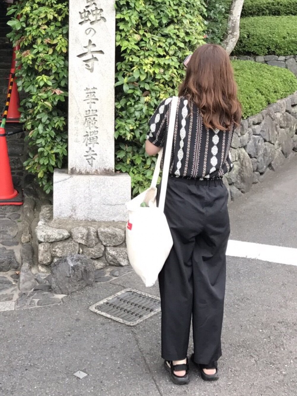 「京都、teva、jouetie、カジュアルコーデ、鈴虫寺、MILKFED.」｜「VENCEのアイテム（トップス、ブラック系）」を使った、ミキさん（レディース・164cm）の夏コーディネートの1枚目の写真