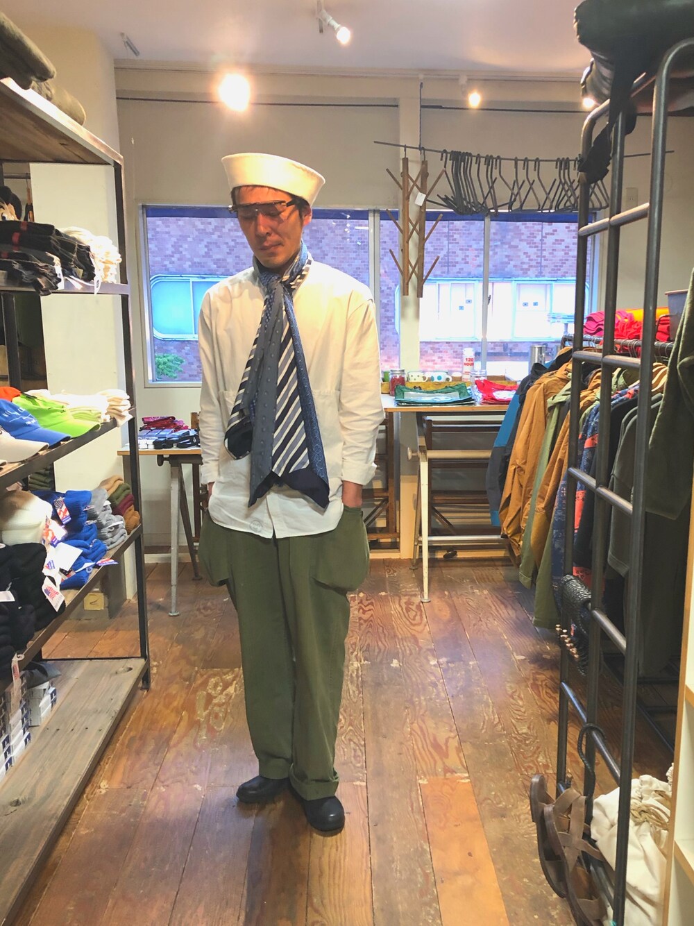 「Lloyd’sのアイテム（サングラス、ブラック系）」を使った、中山貴之さん（メンズ・170cm）の夏コーディネートの1枚目の写真