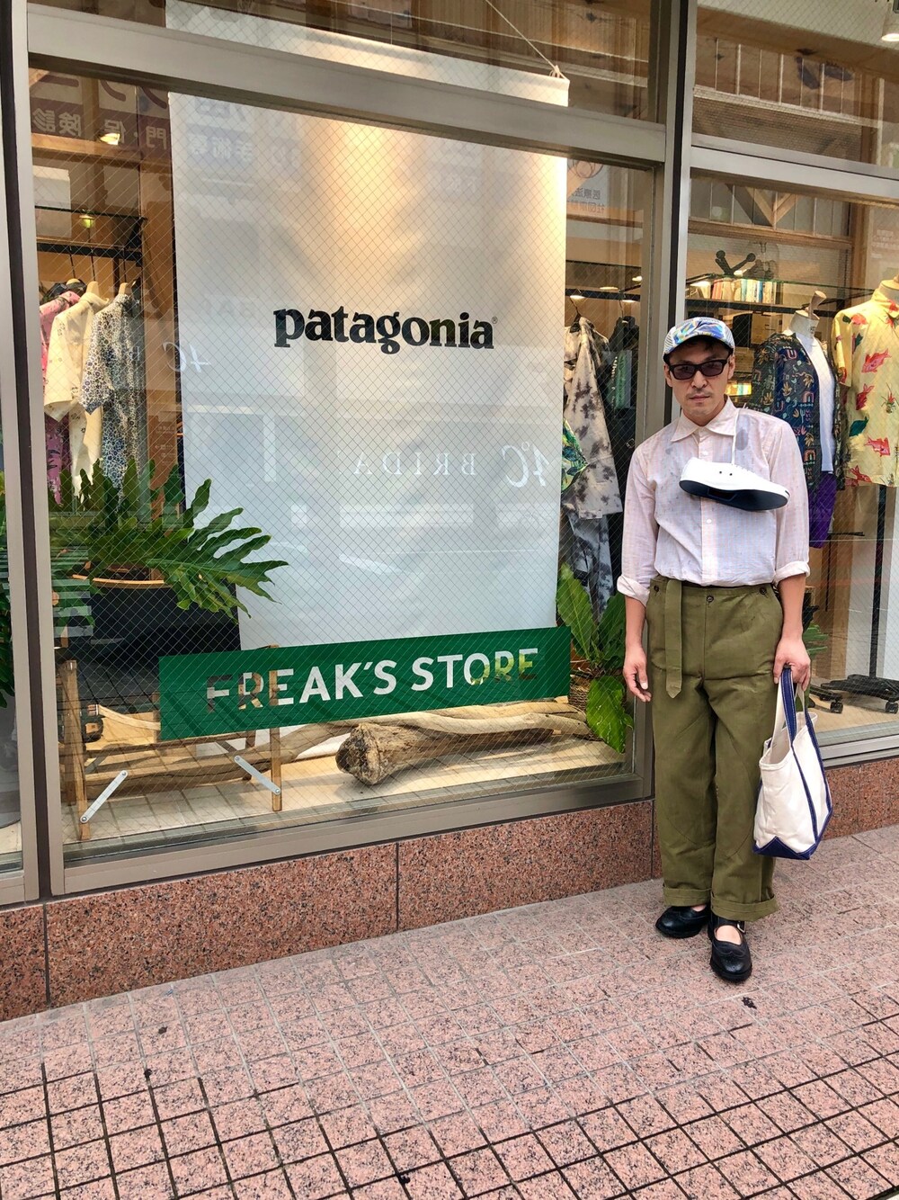 「おしゃれさんと繋がりたい、休日スタイル、きれいめカジュアル、スニーカー、アウトドアスタイル、ヴィンテージ、古着、アウトドア、古着MIX、古着コーデ」｜「patagoniaのアイテム（キャップ、ホワイト系）」を使った、中山貴之さん（メンズ・170cm）の夏コーディネートの1枚目の写真