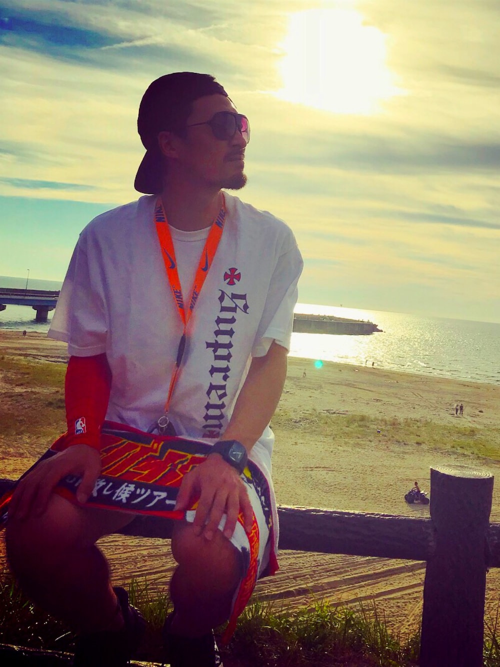 「秋田、海、シュプリーム、夕日、平成最後の夏」｜「Supreme のアイテム（福袋/福箱、その他）」を使った、けいちさん（メンズ・174cm）の秋コーディネートの1枚目の写真