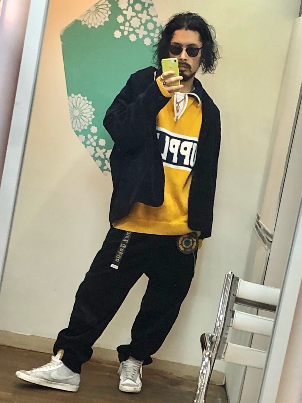 「今日のコーデ、冬コーデ、春コーデ、ストリート、セットアップ、ネイビー、ジャケット、ワイドパンツ、コーデュロイ、ニット」｜「FREAK'S STOREのWEB限定 ビッグシルエット オーバーサイズ コーデュロイ セットアップ (シングルジャケット/パンツ)（テーラードジャケット、ブルー系）」を使った、tkc18さん（メンズ・173cm）の冬コーディネートの1枚目の写真