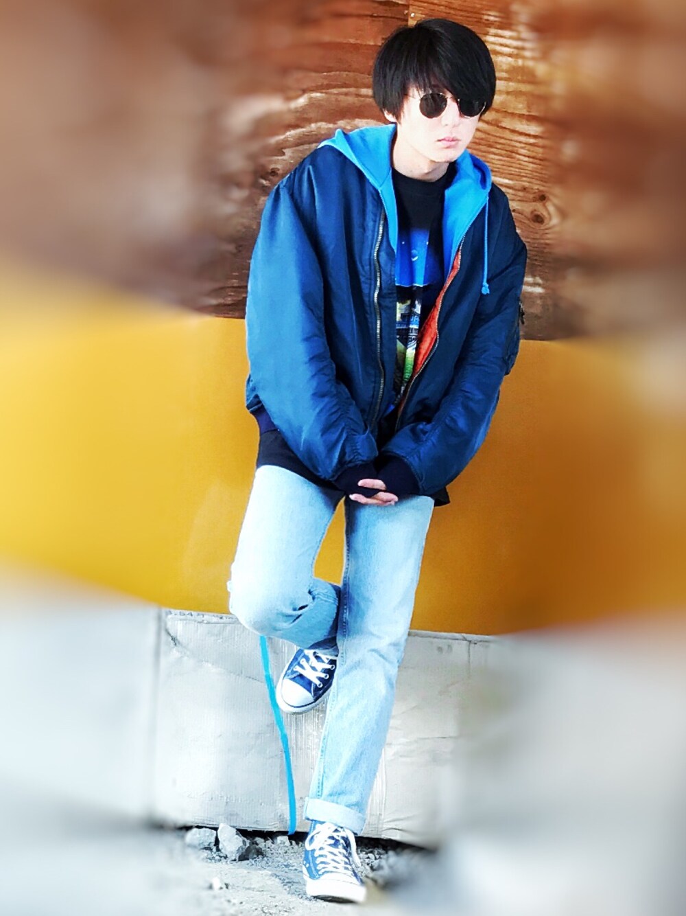 「ビッグシルエット、古着、デニム、スニーカー、MA-1、サングラス、adidas、converse、ray ban、Levi's」｜「Ray-Banのアイテム（サングラス、ブラック系）」を使った、ジマさん（メンズ・177cm）の冬コーディネートの1枚目の写真