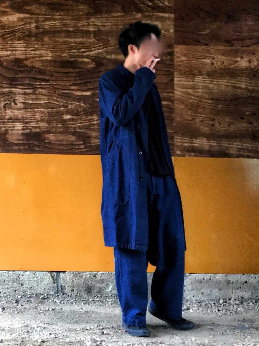 「シンプル、休日スタイル、おしゃれさんと繋がりたい、キレイめ、ワイドパンツ、converse、古着、デニム、ユニクロ、黒」｜「VINTAGEのアイテム（その他アウター、ブルー系）」を使った、ジマさん（メンズ・177cm）の夏コーディネートの1枚目の写真