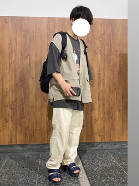 「kutir（クティール）のアソートプリントTシャツ（Tシャツ/カットソー、グレー系）」を使った、陽太さん（メンズ）の春コーディネート