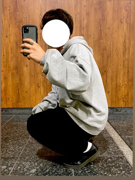 「DOOPZ（ドープス）のDOOPZ　ソフトヘビーコットンフーディ（パーカー、グレー系）」を使った、陽太さん（メンズ）の春コーディネート