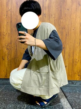 「kutir（クティール）のオーバーサイズリネンベスト（ベスト、グレー系）」を使った、陽太さん（メンズ）の春コーディネート