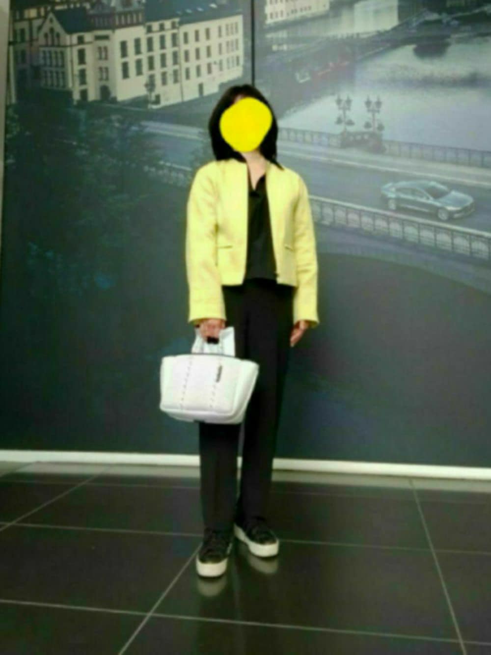 「休日スタイル、オトナカジュアル、おしゃれさんと繋がりたい、オトナ女子、モノトーン、きれいめカジュアル、カラーアウター、スニーカー、ボリューム袖、JOSEPH」｜「JOSEPHのアイテム（ノーカラージャケット、イエロー系）」を使った、yukanjpwさん（レディース・166cm）の春コーディネートの1枚目の写真