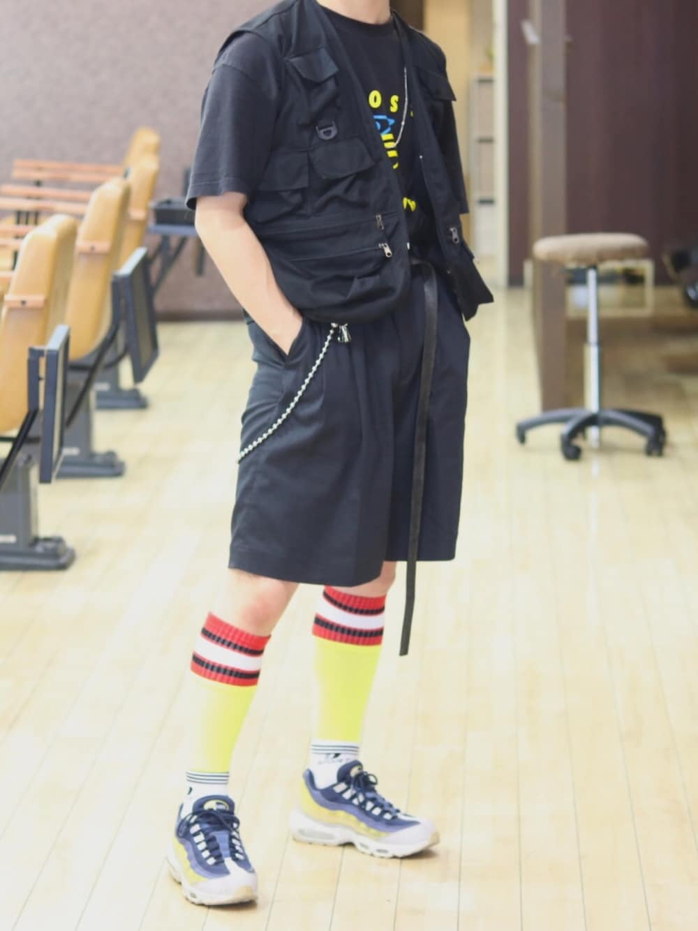 「靴下、おしゃれさんと繋がりたい、夏だ！Tシャツ着よう！、ブラックコーデ、シンプルコーデ、スニーカー、黒Tシャツ、doublet、jieda、ナイキ」｜「JiedaのJieDa ジエダ / SLACKS SHORTS / Jie-19HS-PT03（その他パンツ、ブラック系）」を使った、よぴたん🔥🔥🔥さん（メンズ・171cm）の夏コーディネートの1枚目の写真