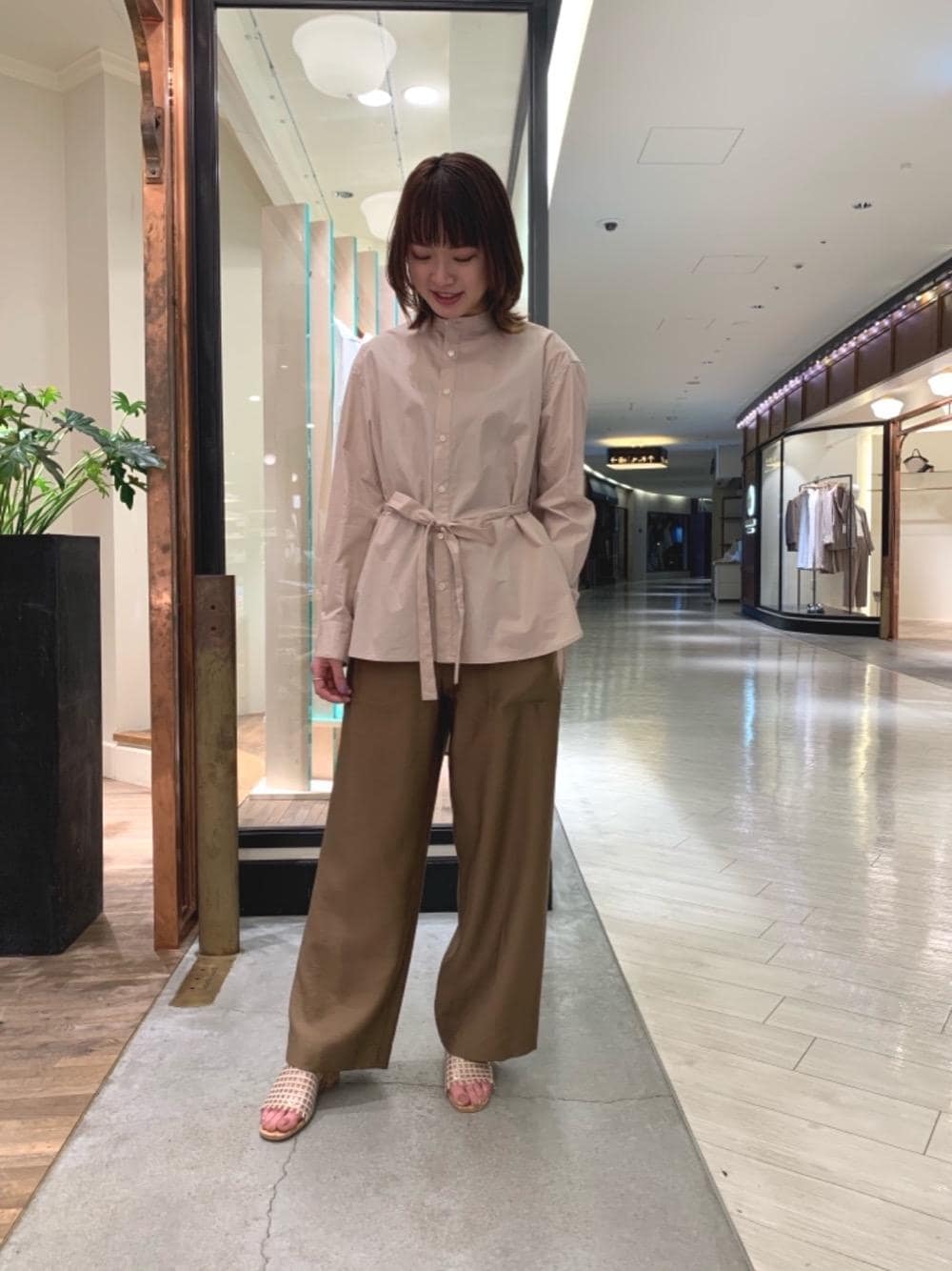 「SUPP. no one else の＜SUPP.NO ONE ELSE＞サイドボタンシャツ（シャツ/ブラウス、ピンク系）」を使った、Miki Nakamuraさん（レディース・160cm）の春コーディネートの1枚目の写真
