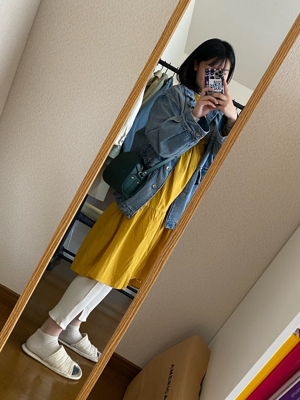 「春めきシューズ、春カラースタイル、シャツワンピ、イエロー、イエローグリーン、春コーデ、オーバーサイズ、ビックシルエット」｜「GAPのアイテム（シャツワンピース、イエロー系）」を使った、優さん（レディース・155cm）の春コーディネートの1枚目の写真
