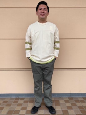 「USAコットン」｜「アイテム（チノパンツ）」を使った、coen やのさん（メンズ・171cm）の春コーディネート