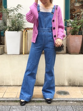 「Chico（チコ）のアイテム（サロペット/オーバーオール）」を使った、滝下 秀美さん（レディース・162cm）の冬コーディネート
