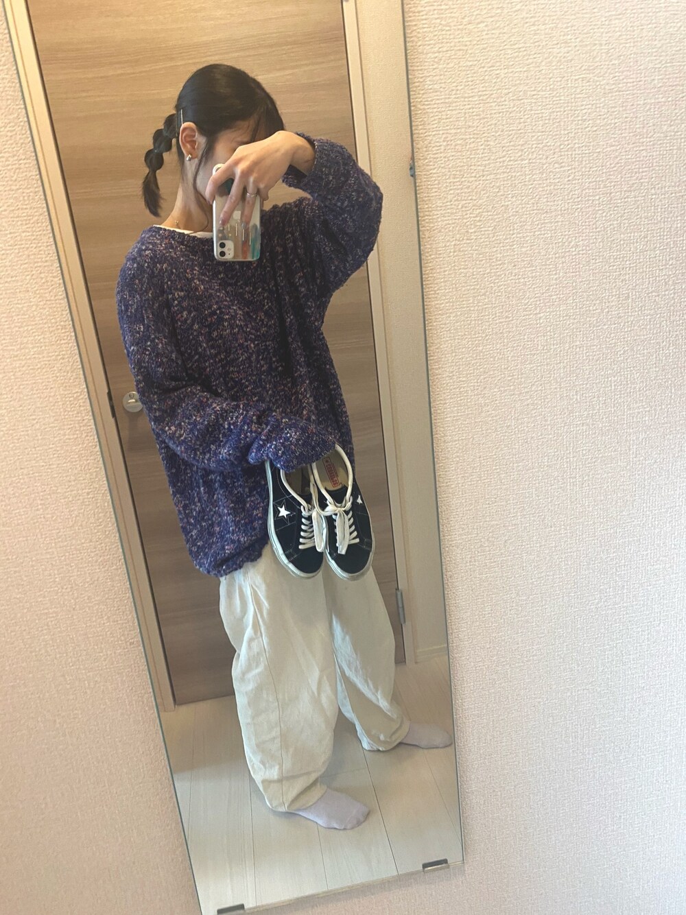 「シンプルコーデ、ラクチンコーデ、ストリート、スニーカーコーデ、スニーカー好きと繋がりたい、おしゃれさんと繋がりたい、コンバース、ワンスター」｜「F-LAGSTUF-Fのアイテム（ニット/セーター、ブルー系）」を使った、えりかさん（レディース・164cm）の春コーディネートの1枚目の写真