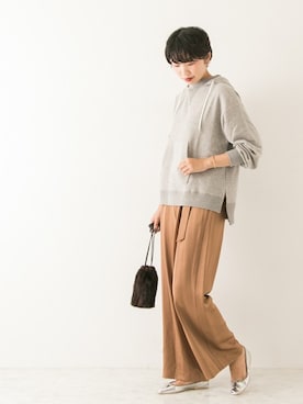 「スエット」｜「アイテム（バレエシューズ）」を使った、森 仁美さん（レディース・163cm）の秋コーディネート