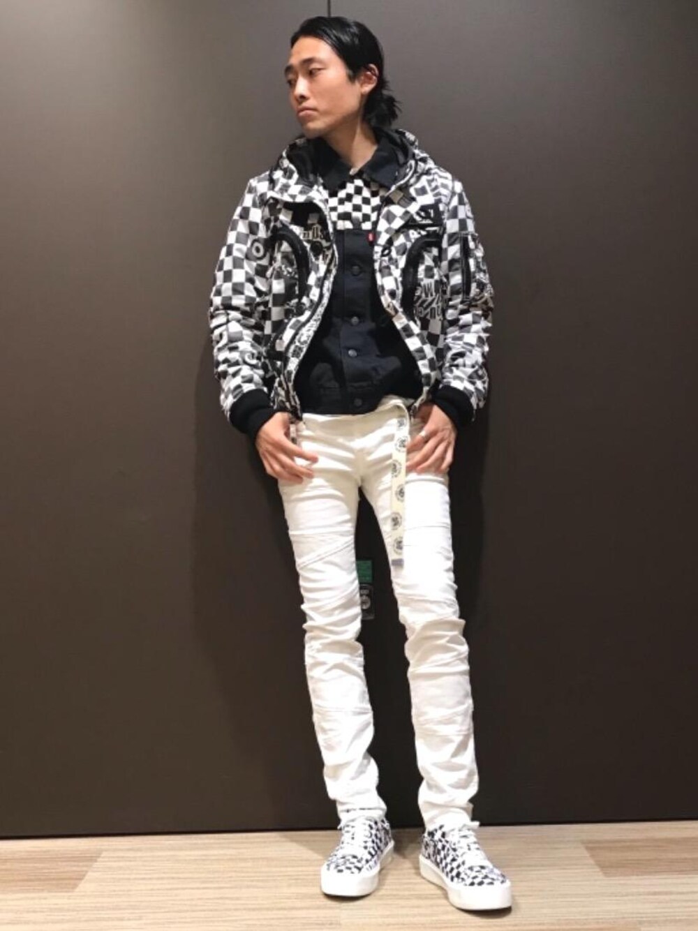 「スニーカー、デニム、ワントーンコーデ、Gジャン、Hysteric Glamour、新作、ヒステリックグラマー、チェッカーフラッグ、秋コーデ、エアフォース」｜「HYSTERIC GLAMOURのRAMONES/EAGLE HEAD テープベルト（ベルト、ホワイト系）」を使った、®️さん（メンズ・175cm）の秋コーディネートの1枚目の写真