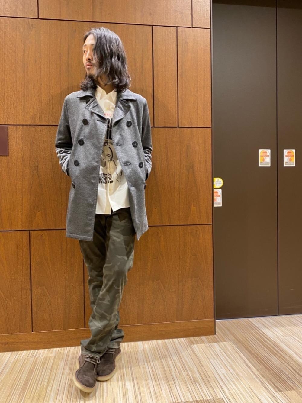 「コート、ブーツ、シャツ、ロック、冬コーデ、コラボレーション、長袖シャツ、Hysteric Glamour、ヒステリックグラマー、冬アウター」｜「HYSTERIC GLAMOURのNPS×HYSTERIC/DESERT CHUKKAブーツ（ブーツ、ブラウン系）」を使った、®️さん（メンズ・175cm）の冬コーディネートの1枚目の写真