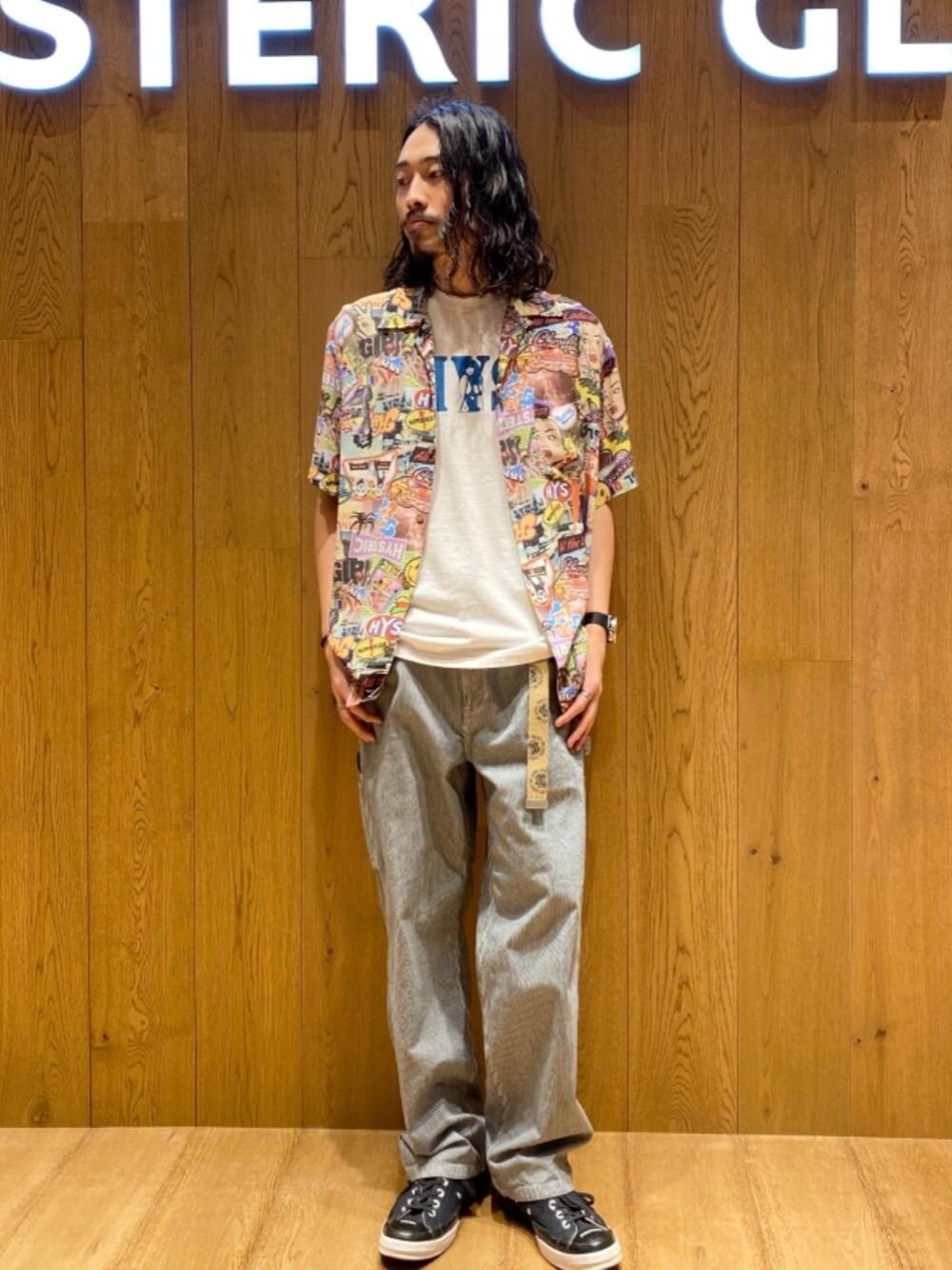 ホワイト系のTシャツ/カットソー、その他のシャツ/ブラウス、ブルー系のその他パンツを着用したメンズの夏コーディネートの1枚目の写真