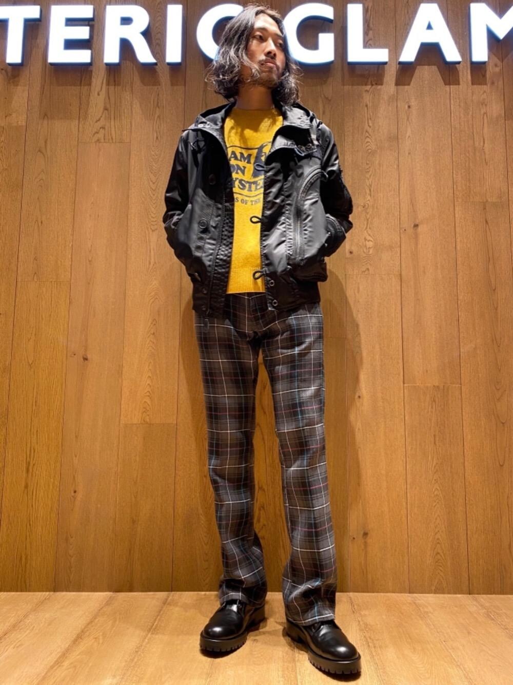 「ブルゾン、ブーツ、冬コーデ、Hysteric Glamour、ヒステリックグラマー、秋コーデ、ブーツカット、ニットコーデ、ロックコーデ、thee hysteric xxx」｜「HYSTERIC GLAMOURのEYELETS COMBAT ブーツ（ブーツ、ブラック系）」を使った、®️さん（メンズ・177cm）の秋コーディネートの1枚目の写真