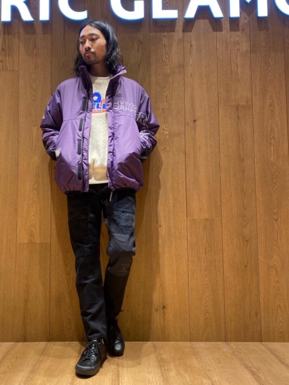 「スニーカー、デニム、冬コーデ、フリース、Hysteric Glamour、プリマロフト、カジュアルコーデ、ヒステリックグラマー、ポーラテック、ミリタリーコーデ」｜「HYSTERIC GLAMOURのCOLLAGE REMAKE加工デニム テーパードパンツ（デニムパンツ、ブラック系）」を使った、®️さん（メンズ・177cm）の秋コーディネートの1枚目の写真