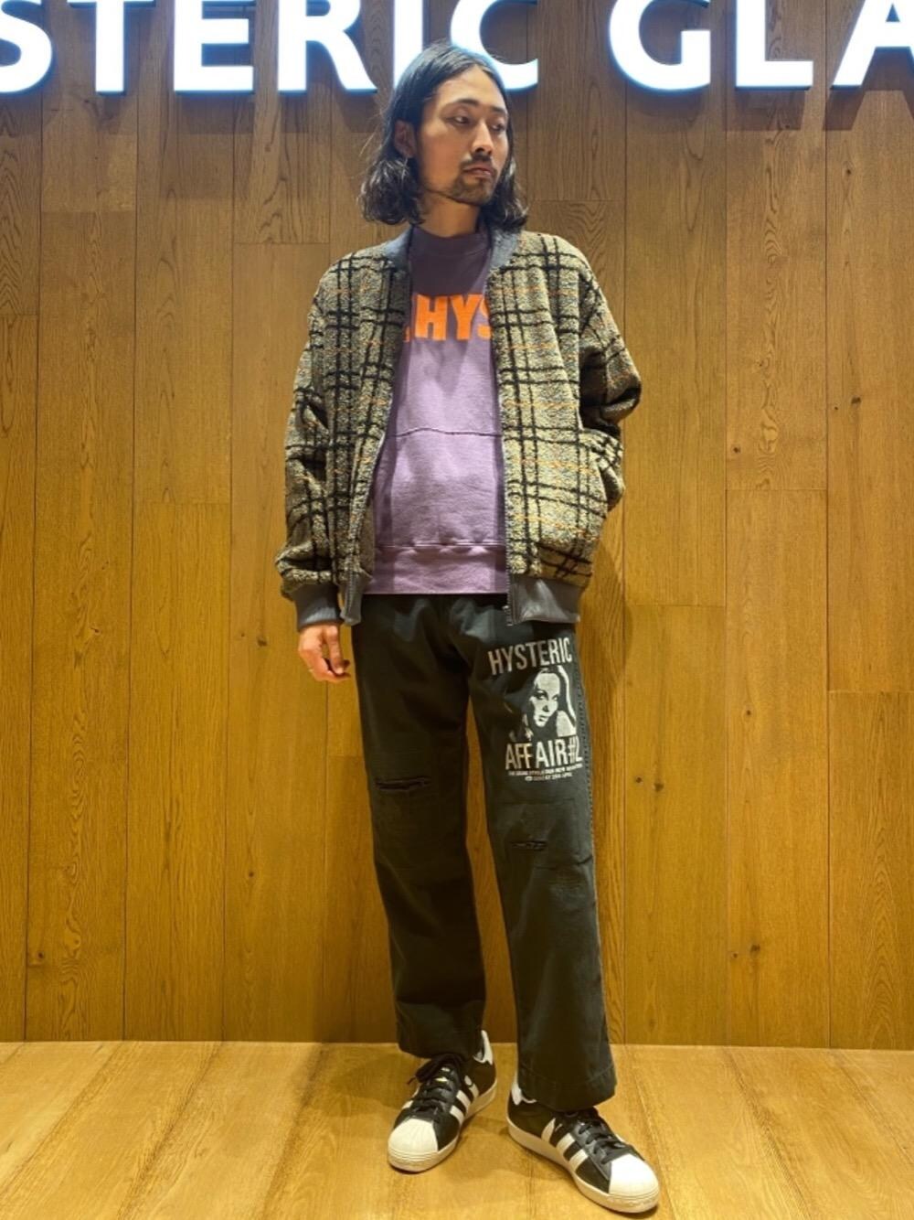「スウェット、スニーカー、チノパン、冬コーデ、Hysteric Glamour、ボアジャケット、カジュアルコーデ、ヒステリックグラマー、90'Sコーデ、70'sコーデ」｜「HYSTERIC GLAMOURのHYSTERIC AFFAIR リメイクチノパンツ（チノパンツ、ブラック系）」を使った、®️さん（メンズ・177cm）の冬コーディネートの1枚目の写真