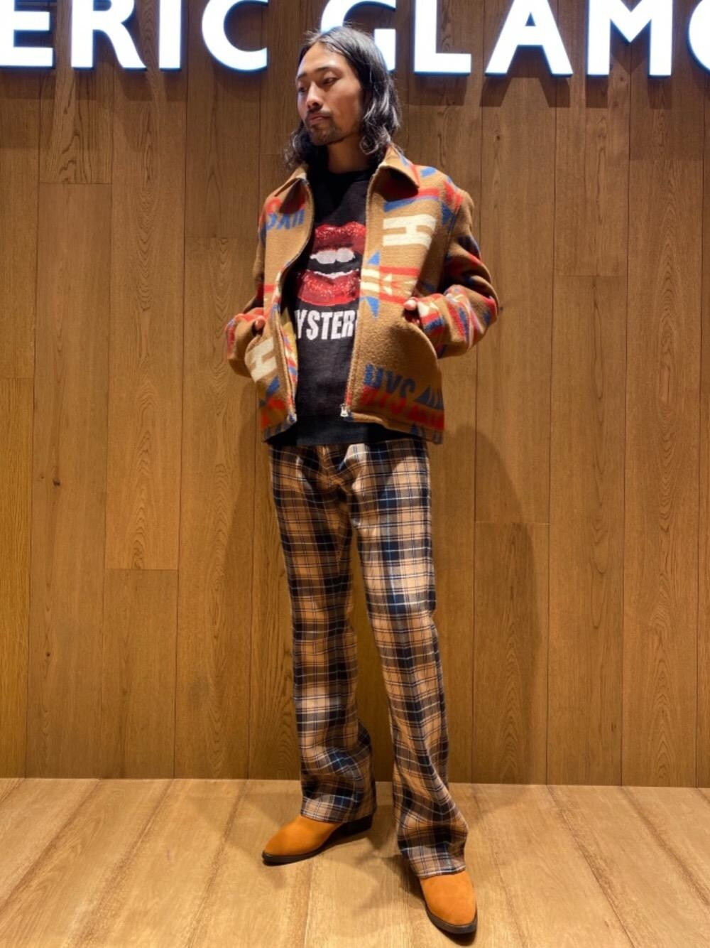 「ジャケット、ブーツ、冬コーデ、Hysteric Glamour、ヒステリックグラマー、ブーツカット、ニットコーデ、ロックコーデ」｜「HYSTERIC GLAMOURのRICH BITCH LIPジャカード プルオーバー（ニット/セーター、ブラック系）」を使った、®️さん（メンズ・177cm）の冬コーディネートの1枚目の写真