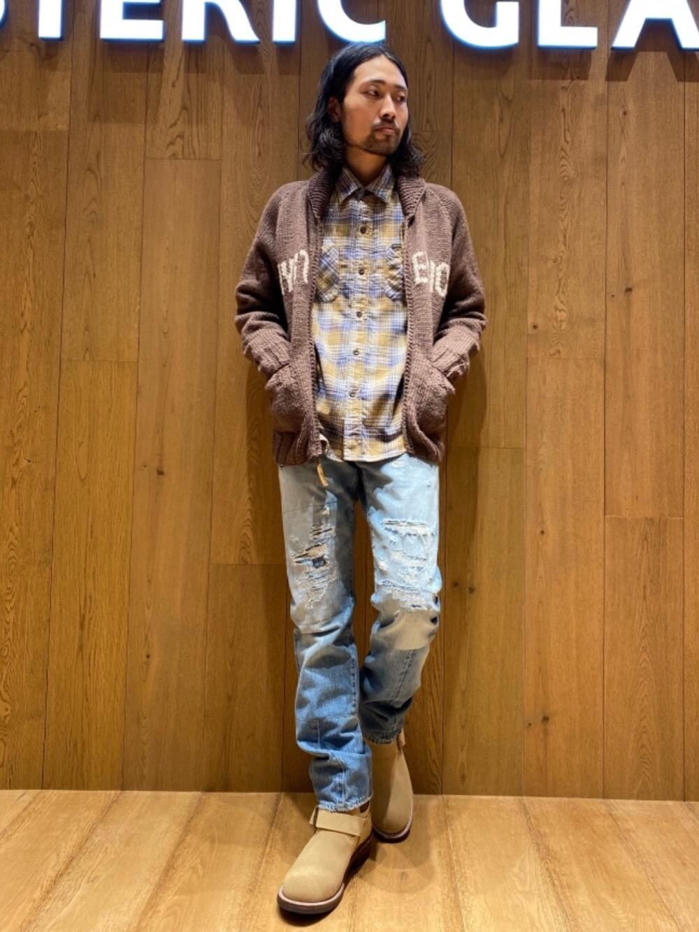 「デニム、ブーツ、冬コーデ、コラボレーション、Hysteric Glamour、カジュアルコーデ、ヒステリックグラマー、ニットコーデ、アメカジコーデ、canadiansweater」｜「HYSTERIC GLAMOURのダイナミックパッチリメイクストレートデニムパンツ（デニムパンツ、ブルー系）」を使った、®️さん（メンズ・177cm）の冬コーディネートの1枚目の写真