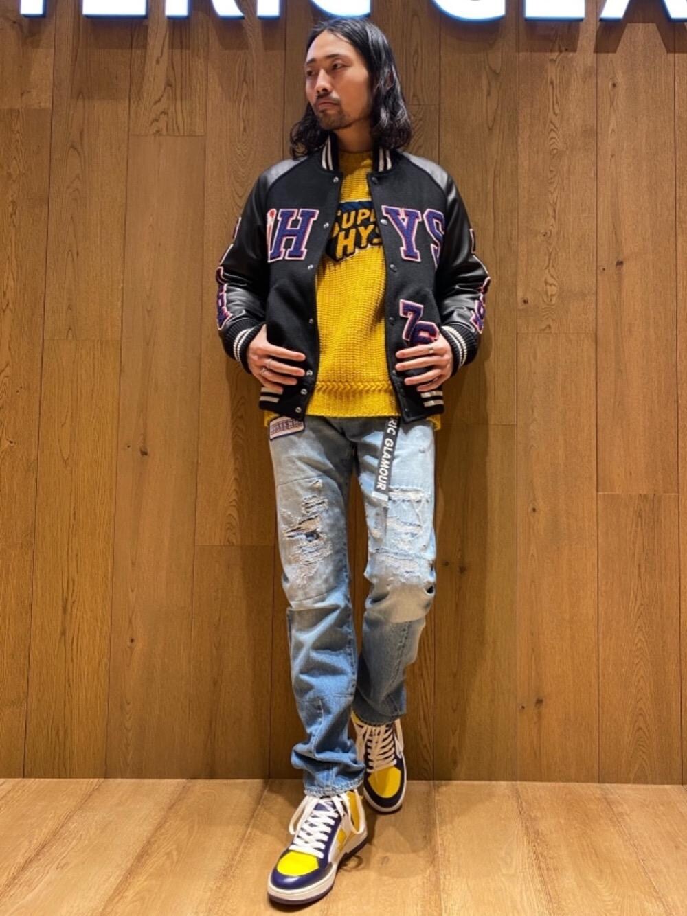 「スニーカー、デニム、冬コーデ、コラボレーション、Hysteric Glamour、ヒステリックグラマー、ストリートコーデ、90'Sコーデ」｜「HYSTERIC GLAMOURのLOGO テープベルト（ベルト、ブラック系）」を使った、®️さん（メンズ・177cm）の冬コーディネートの1枚目の写真