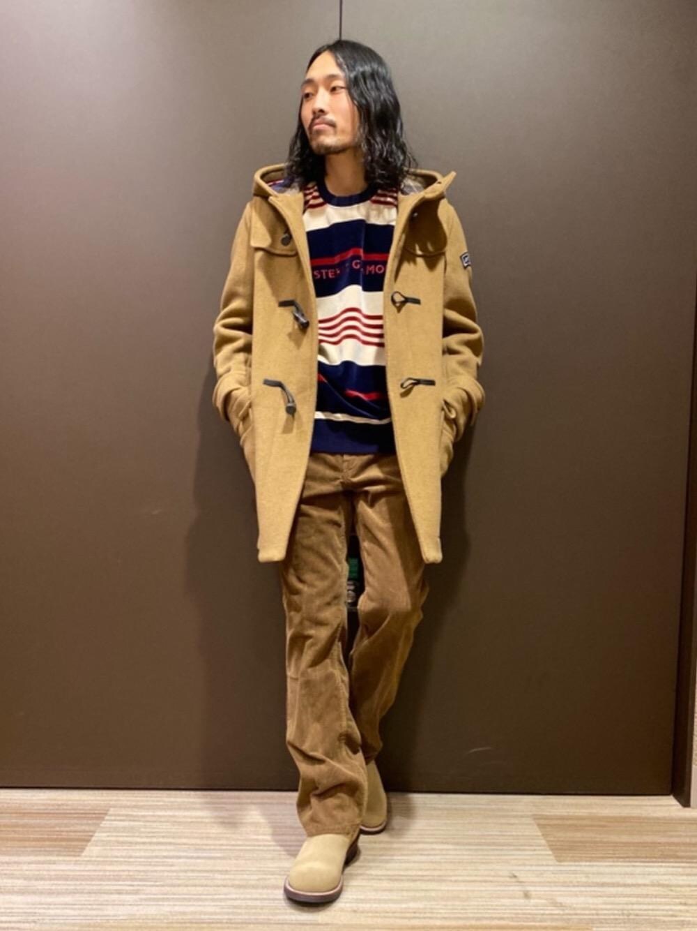 「スウェット、コーデュロイ、ダッフルコート、エンジニアブーツ、冬コーデ、コラボレーション、Hysteric Glamour、フレアパンツ、カジュアルコーデ、ヒステリックグラマー」｜「HYSTERIC GLAMOURのダッフルコート（ダッフルコート、ベージュ系）」を使った、®️さん（メンズ・177cm）の冬コーディネートの1枚目の写真