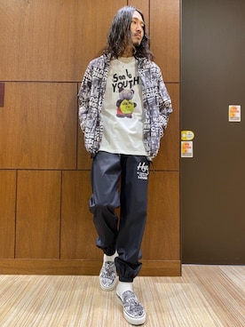「コラボレーション」｜「アイテム（スリッポン）」を使った、®️さん（メンズ・177cm）の春コーディネート