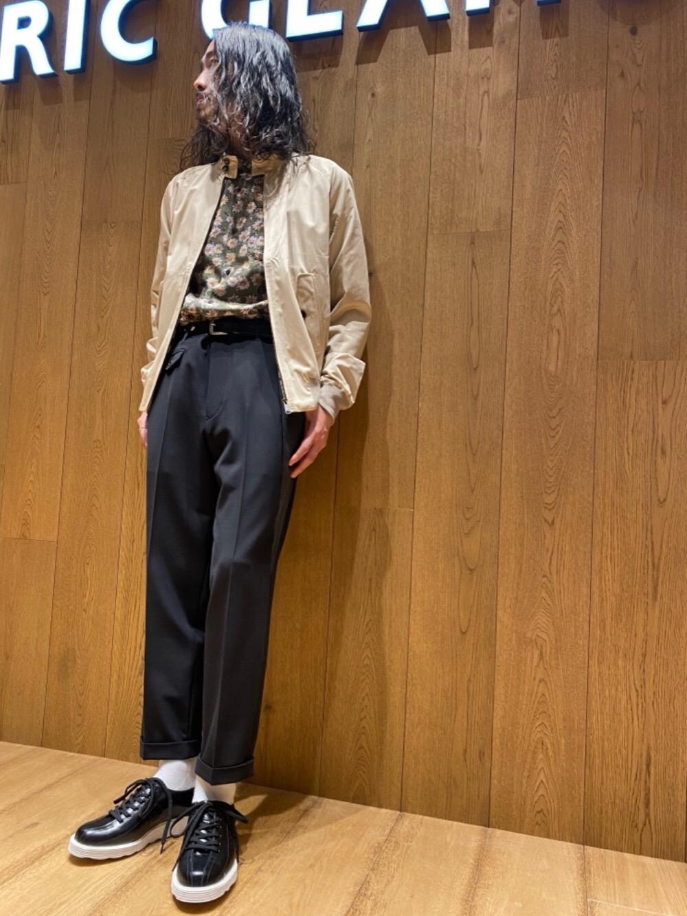 「ジャケット、スラックス、長袖シャツ、総柄、Hysteric Glamour、ヒステリックグラマー、thee hysteric xxx、ボウリングシューズ、春こーで」｜「HYSTERIC GLAMOURのハリントンジャケット（ブルゾン、ベージュ系）」を使った、®️さん（メンズ・177cm）の春コーディネートの1枚目の写真