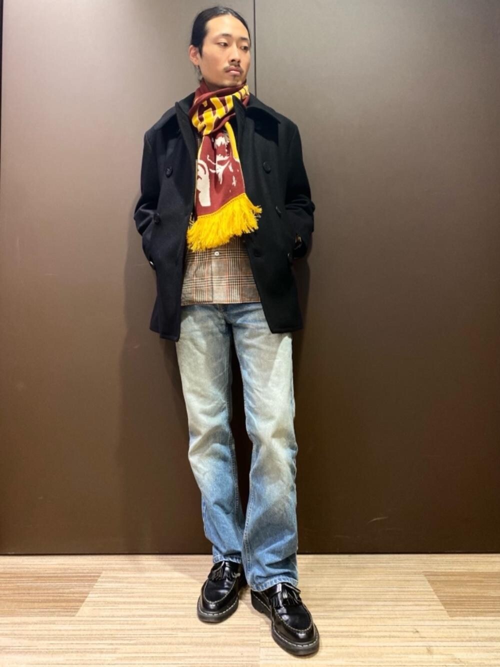 「ロック、冬コーデ、バックプリント、ヒステリックグラマー、でにむ、hysteric glamour、シャツ 、こーと」｜「HYSTERIC GLAMOURのブーツカットデニムパンツ（デニムパンツ、ブルー系）」を使った、®️さん（メンズ・176cm）の冬コーディネートの1枚目の写真