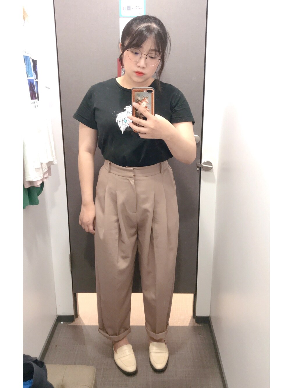 「5のアイテム（スラックス、ブラウン系）」を使った、雞蛋さん（レディース・158cm）の夏コーディネートの1枚目の写真