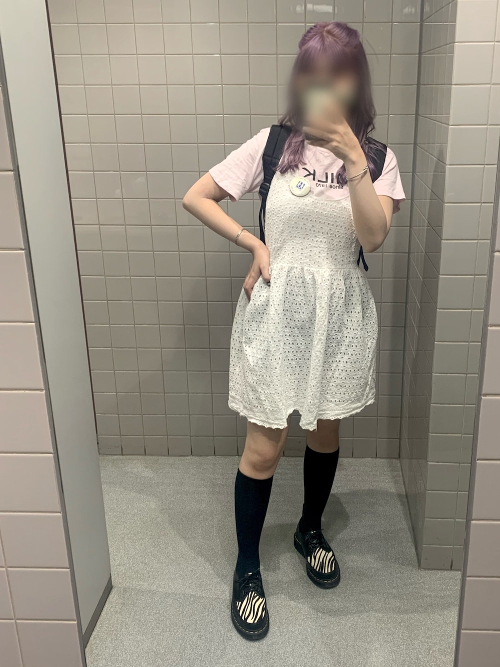 「ガーリーコーデ、原宿、ワンピース、リュックスタイル、ピンクコーデ、マーチン、おしゃれさんと繋がりたい」｜「MILKの【ZOZO限定】POP HEART LOGO TEE（Tシャツ/カットソー、ピンク系）」を使った、NONPI ♥︎さん（レディース・162cm）の秋コーディネートの1枚目の写真