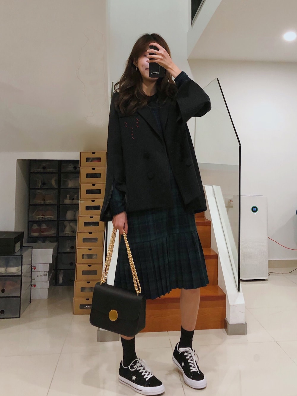 「CONVERSEのアイテム（シューズ、ブラック系）」を使った、ooahzさん（レディース・166cm）の冬コーディネートの1枚目の写真