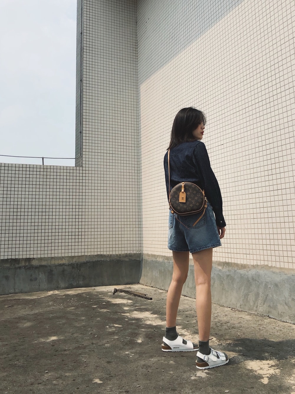 「LACOSTEのワニ柄ショートクルーソックス（ソックス/靴下、ブラック系）」を使った、ooahzさん（レディース・166cm）の春コーディネートの1枚目の写真